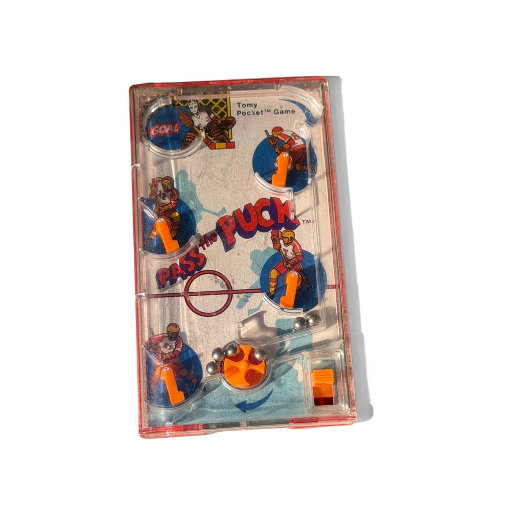 Tomy Pocket Game Pass The Puck Vintage 1978 Hockey Red No. 7040